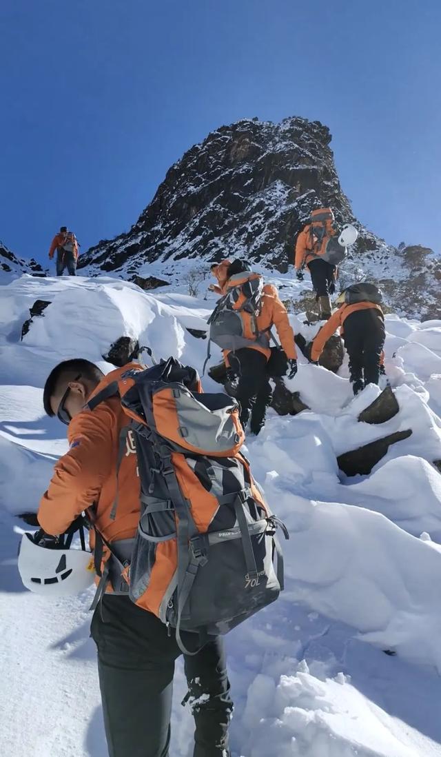 关于高原雪山徒步，深入冰雪世界的极限探险的信息